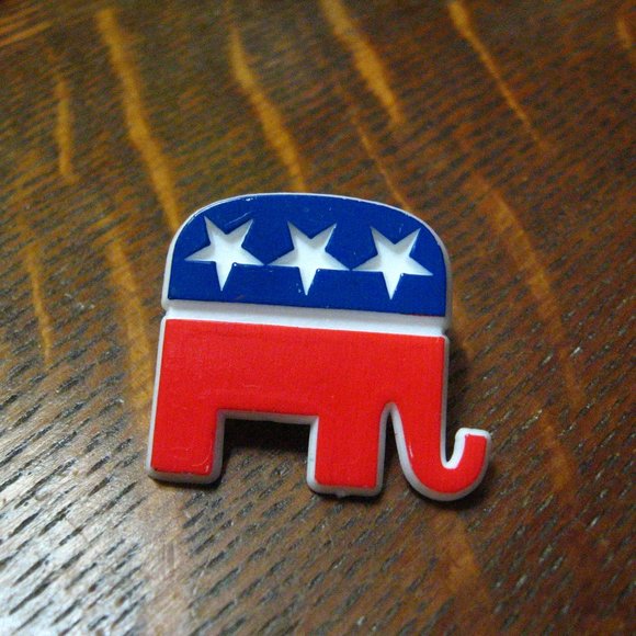 🇺🇲 Republican Party Elephant Lapel Pin - Picture 1 of 4
